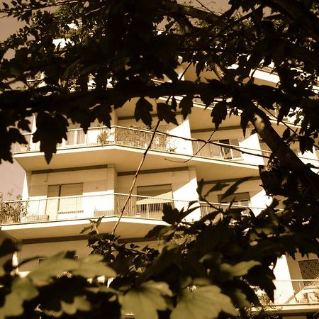 ホテル アルバ ロマーナ B＆B ローマ エクステリア 写真