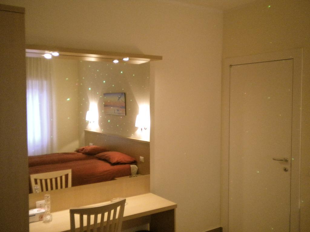 ホテル アルバ ロマーナ B＆B ローマ エクステリア 写真